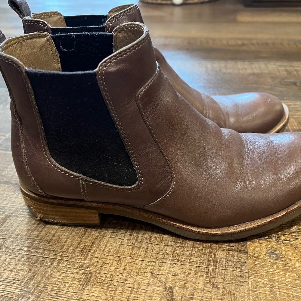 Women’s  Brown Leather Chelsea Boots
